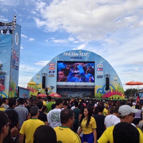 Надпечь kids fan fest. Fifa fan festivals в дубае. Фон для видео kids fan fest. Fifa fan festivals в дубае. Фестиваль болельщиков фифа в москве.