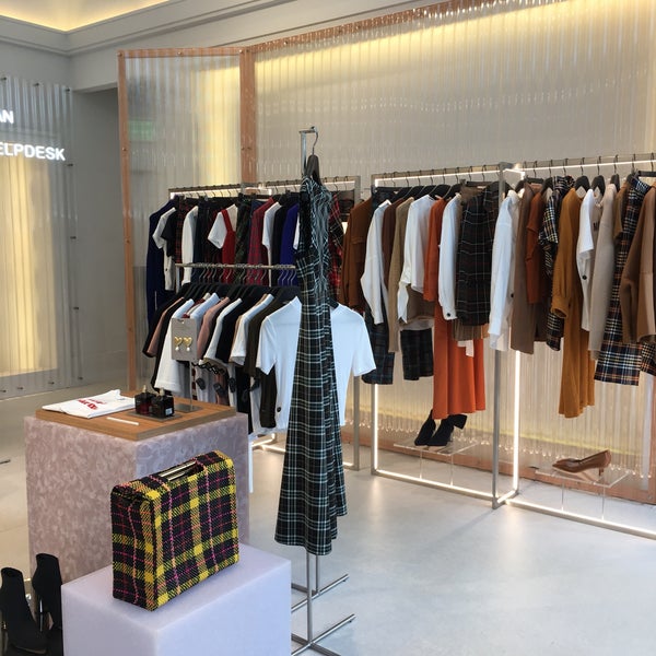 Photos At Zara Clothing Store In 六本木 Photos At Zara Clothing Store In 六本木