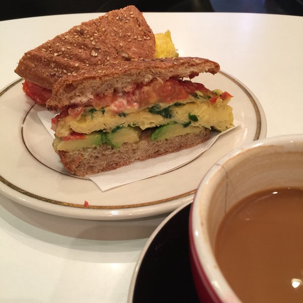 Excellent coffee! Amazing breakfast frittata sandwich with goat cheese, avocado, spinach and tomato. Free wifi. Clean, not too crowded. I'll be back!