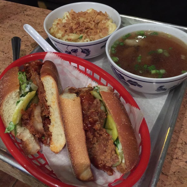 12/15/2015에 Ryan B.님이 Red Star Sandwich Shop에서 찍은 사진