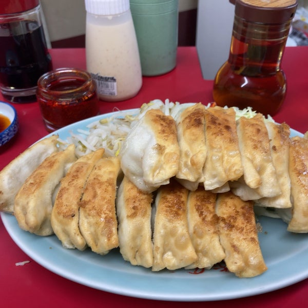 赤のれん 西駅店 Dumpling Restaurant