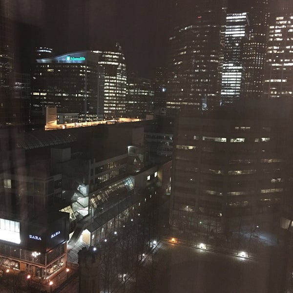 รูปภาพถ่ายที่ Marriott Downtown at CF Toronto Eaton Centre โดย Yunus T. เมื่อ 11/14/2016