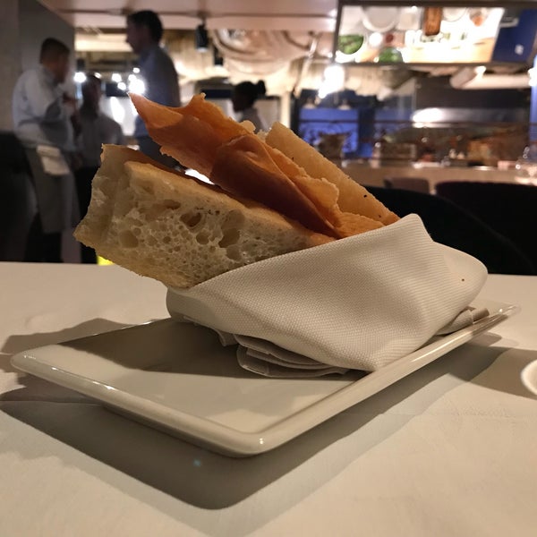 Foto tirada no(a) GEORGE Restaurant por Yunus T. em 3/21/2018