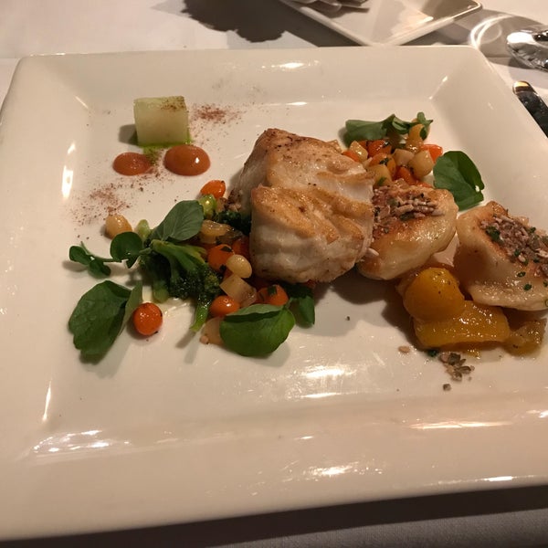 Photo taken at GEORGE Restaurant by Yunus T. on 3/21/2018