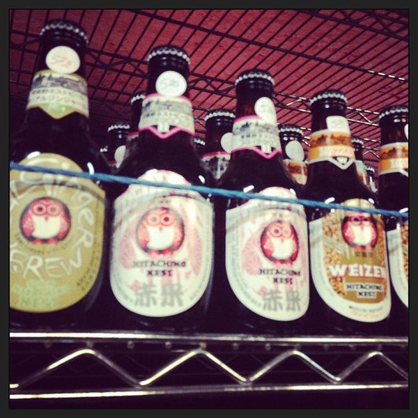 Снимок сделан в New Beer Distributors пользователем Alexie N. 8/16/2013