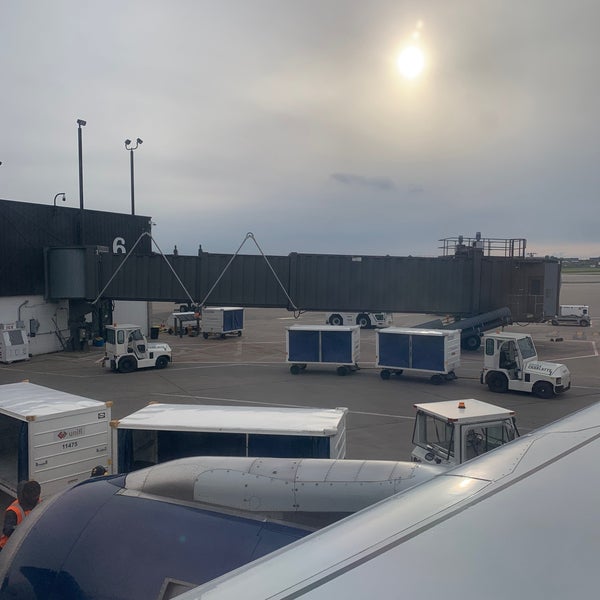5/24/2022 tarihinde JoJo J.ziyaretçi tarafından Sioux Falls Regional Airport (FSD)'de çekilen fotoğraf