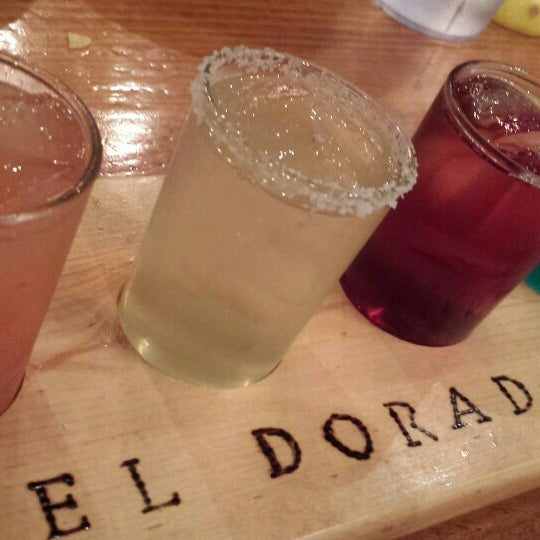 Foto tirada no(a) El Dorado Mexican Restaurant por JoJo J. em 12/1/2015