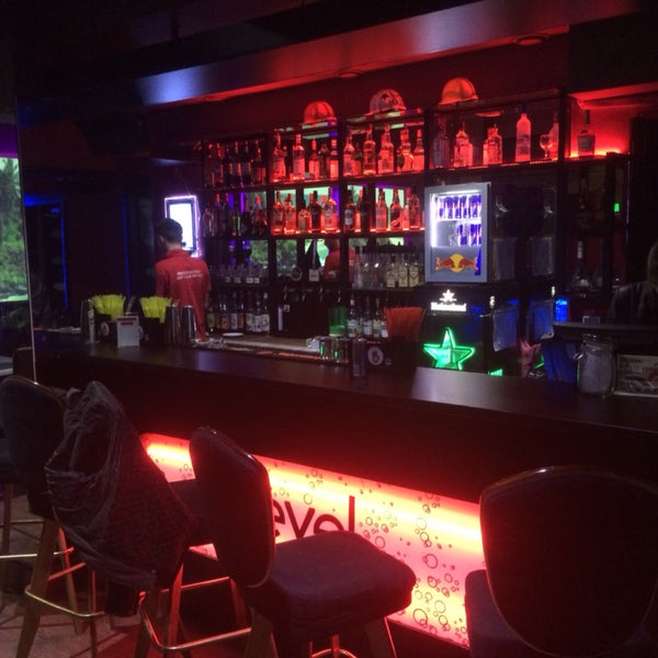 Левел бар. Level bar. Бары в центре костромы. Левел 2 бар москва. Level up вывеска.