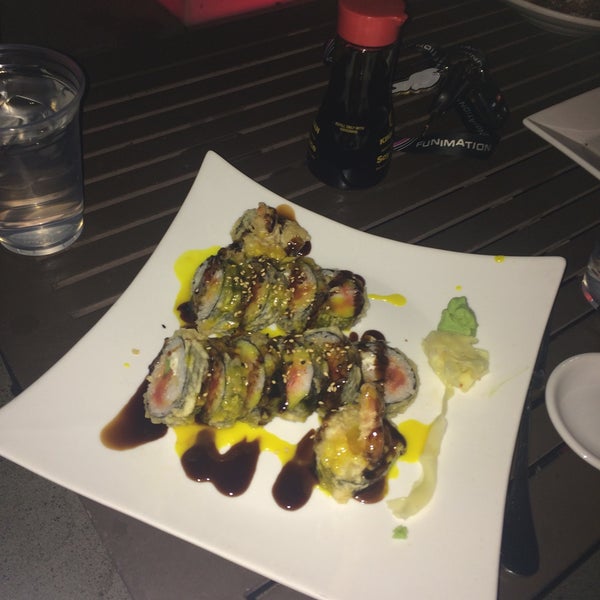 Снимок сделан в Seven Steakhouse Sushi Ultralounge &amp;  Skybar пользователем James B. 5/9/2016