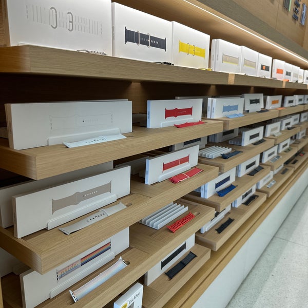 Apple The Fashion Mall at Keystone Keystone at The Crossing 67 tips