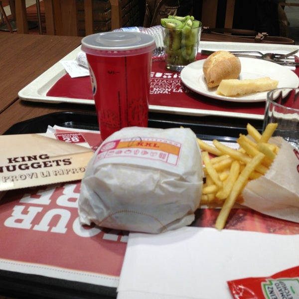 Foto diambil di Burger King oleh Endriu M. pada 1/18/2013
