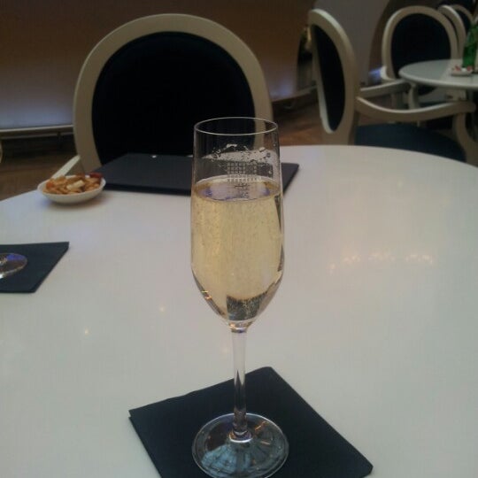 12/7/2012에 ᴡ S.님이 Champagnebar Laurent Perrier에서 찍은 사진