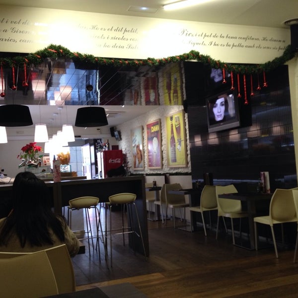 Foto tirada no(a) Restaurant XIC por persona .. em 1/4/2014