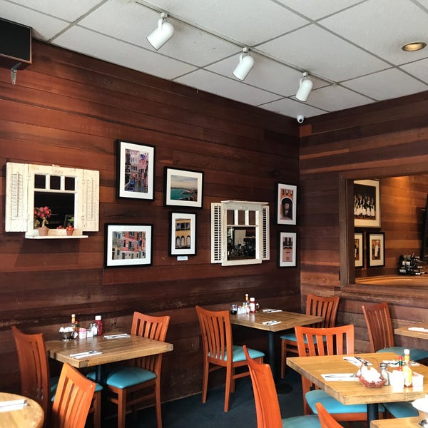 Foto diambil di Mary and Robb&#39;s Westwood Cafe oleh Mike R. pada 5/13/2019