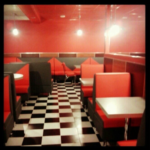1/16/2013 tarihinde walerijaaziyaretçi tarafından Diner &amp; Burger Bar'de çekilen fotoğraf
