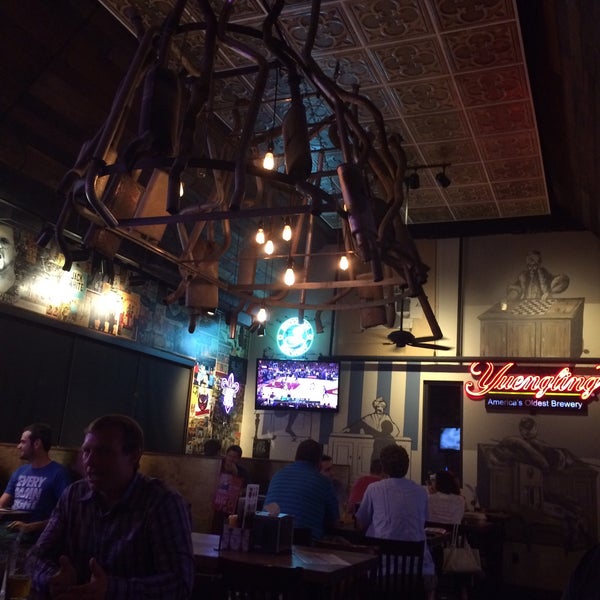 6/18/2015 tarihinde Chris M.ziyaretçi tarafından M.L.Rose Craft Beer &amp; Burgers'de çekilen fotoğraf