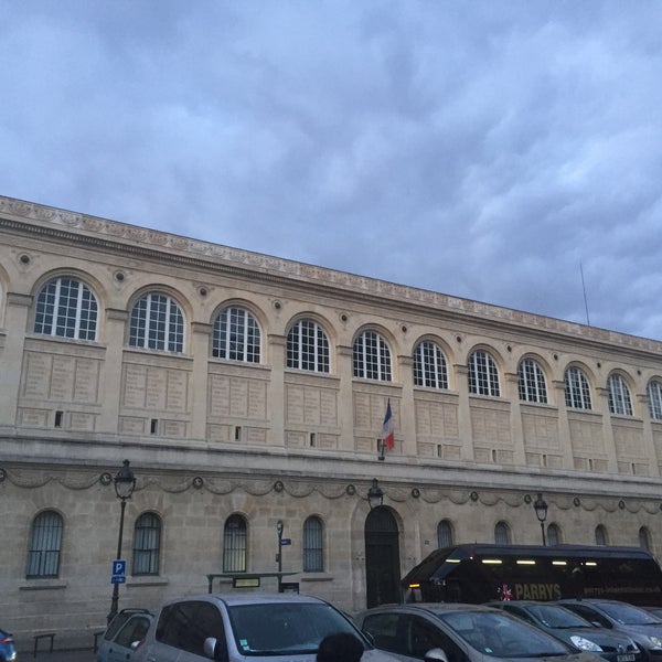 Foto scattata a Bibliothèque Sainte-Geneviève da Shahryar A. il 9/6/2015