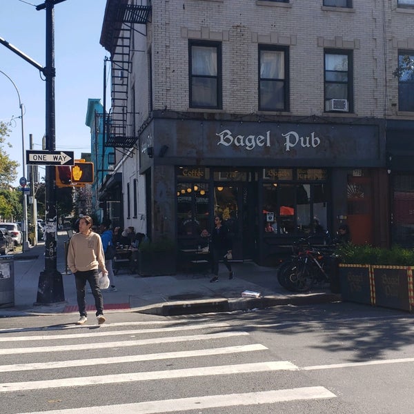 รูปภาพถ่ายที่ Bagel Pub โดย Dixie เมื่อ 10/10/2022
