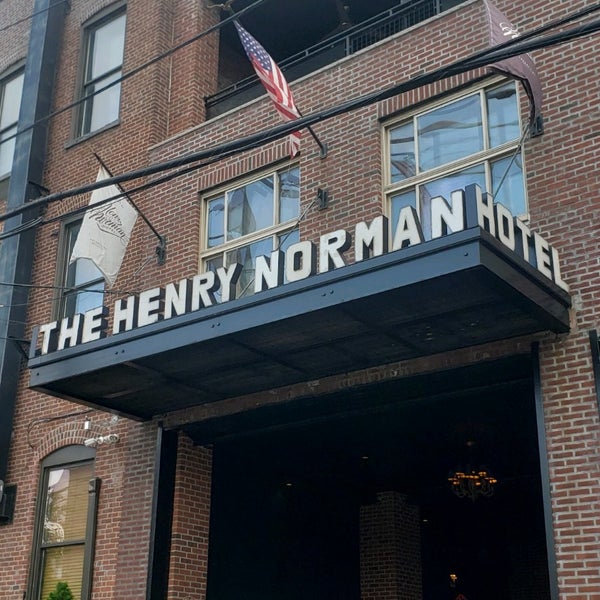 Снимок сделан в The Henry Norman Hotel пользователем Dixie 6/13/2022