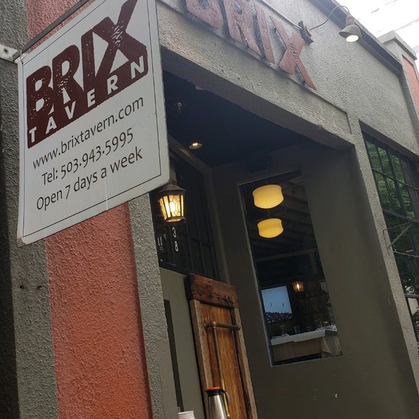 Foto tomada en Brix Tavern  por Dixie el 7/17/2022