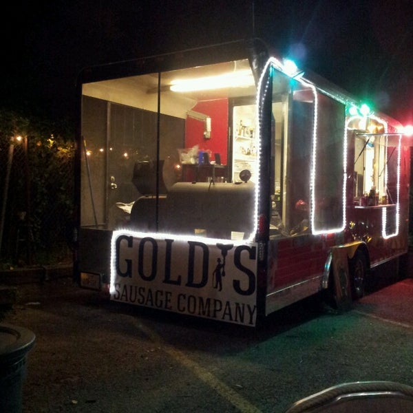 Photo prise au Goldis Sausage Company par Rebecca A. le6/1/2013