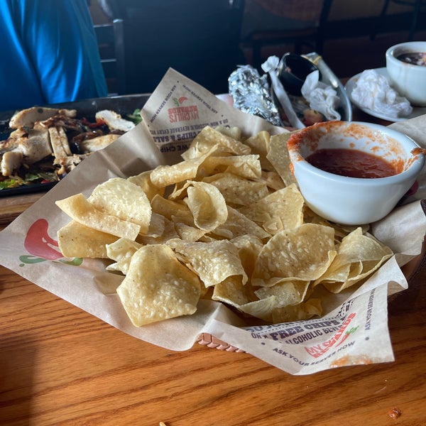 Stopped for a late lunch did the 2 for $25 ordered chips and salsa, 2 orders of fajitas, and eventually the desert once the waitress remembered we were here but as I right this… we are still waiting.