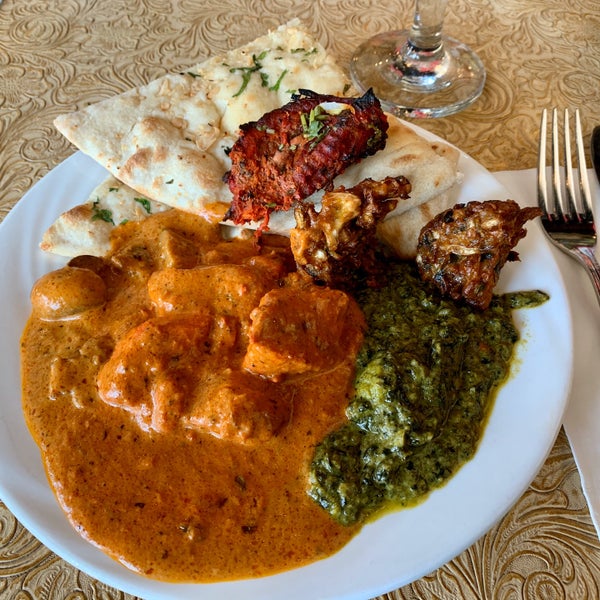 รูปภาพถ่ายที่ Mughlai Restaurant โดย Dennis R. เมื่อ 10/23/2019