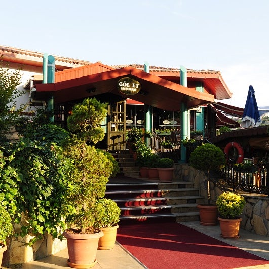 รูปภาพถ่ายที่ Göl Et Restaurant โดย Göl Et Restaurant เมื่อ 6/18/2015