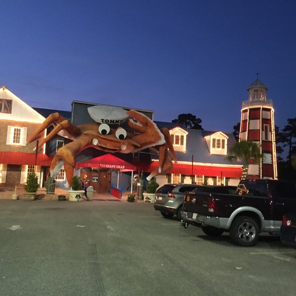 Photo prise au Giant Crab Seafood Restaurant par Divya V. le4/17/2016
