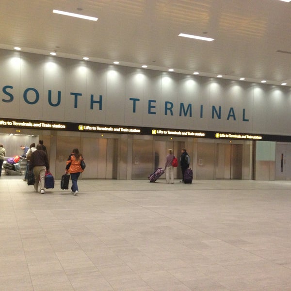 4/21/2013にİbrahim E.がロンドン ガトウィック空港 (LGW)で撮った写真