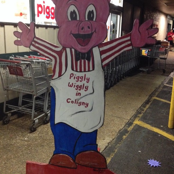 Photo taken at Piggly Wiggly by Jim W. on 7/3/2014