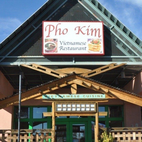 3 места, включая следующие: Pho Kim, Saigon Cafe и Lulu's Chinese Cuis...