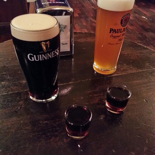 Foto tirada no(a) Flaherty&#39;s Irish Bar por dani em 5/22/2015
