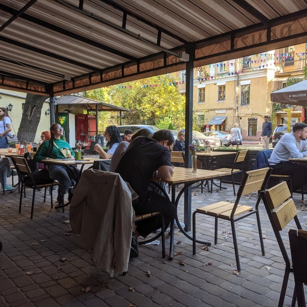 รูปภาพถ่ายที่ DRUZI cafe &amp; bar โดย 임레 ㅁ. เมื่อ 10/14/2019