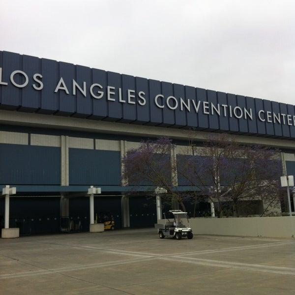 รูปภาพถ่ายที่ Los Angeles Convention Center โดย Dale F. เมื่อ 5/15/2013
