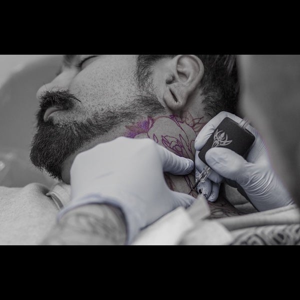5/30/2015에 Gonzalo P.님이 Pain Family Studio Tattoo &amp; Piercing에서 찍은 사진