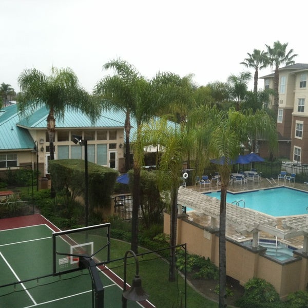 12/29/2012 tarihinde Ritchel E.ziyaretçi tarafından Residence Inn by Marriott Cypress Los Alamitos'de çekilen fotoğraf