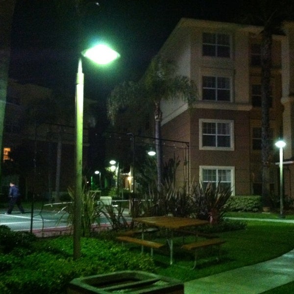 Das Foto wurde bei Residence Inn by Marriott Cypress Los Alamitos von Ritchel E. am 12/27/2012 aufgenommen