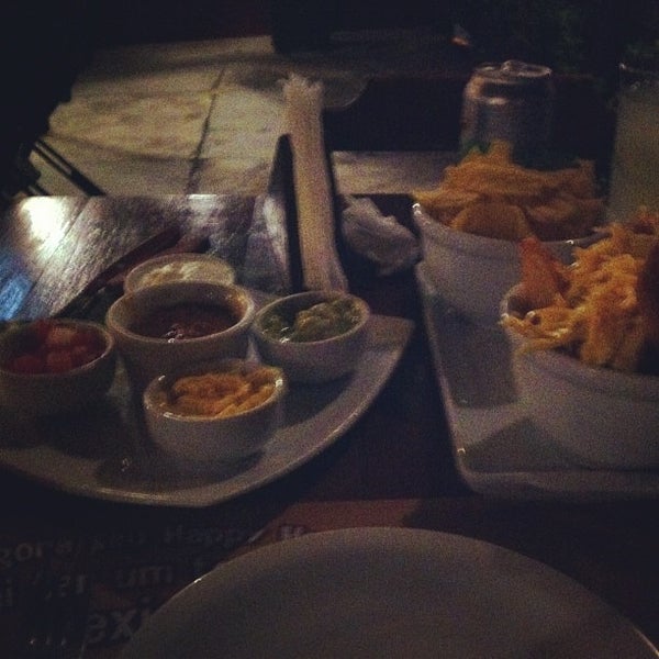 Foto diambil di El Tambo Bar &amp; Restaurante oleh Ana Claudia S. pada 1/23/2013