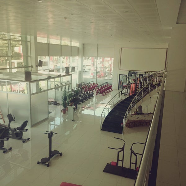 Selform фитнес клуб. Учебный центр «Aydin School». FFC на Киевской.