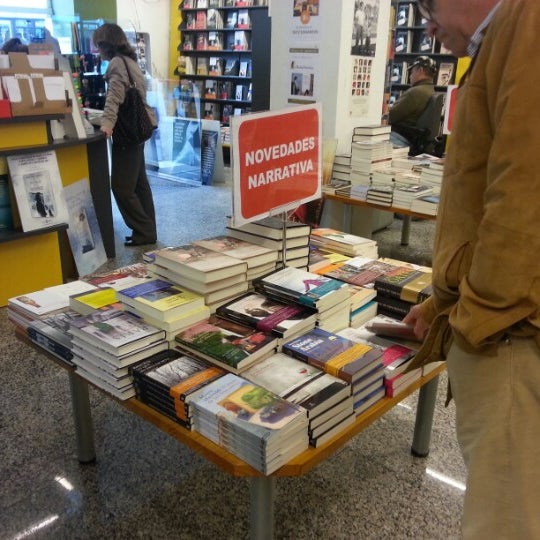 Foto diambil di Librería Luces oleh Enrique 3. pada 10/29/2012