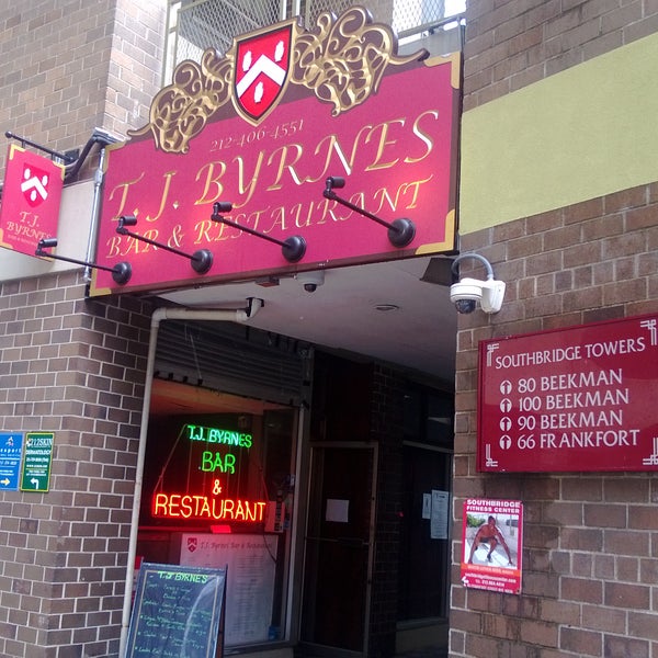 Foto tirada no(a) TJ Byrnes Bar and Restaurant por TJ Byrnes Bar and Restaurant em 6/16/2015