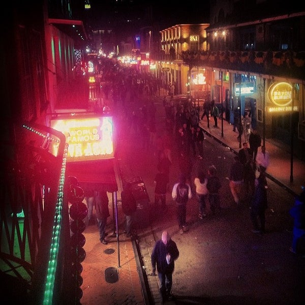 Foto diambil di Bourbon Street Balcony oleh Eric W. pada 2/8/2014