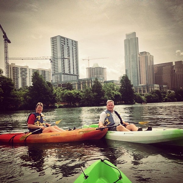 Снимок сделан в Congress Avenue Kayaks пользователем Eric W. 6/21/2014