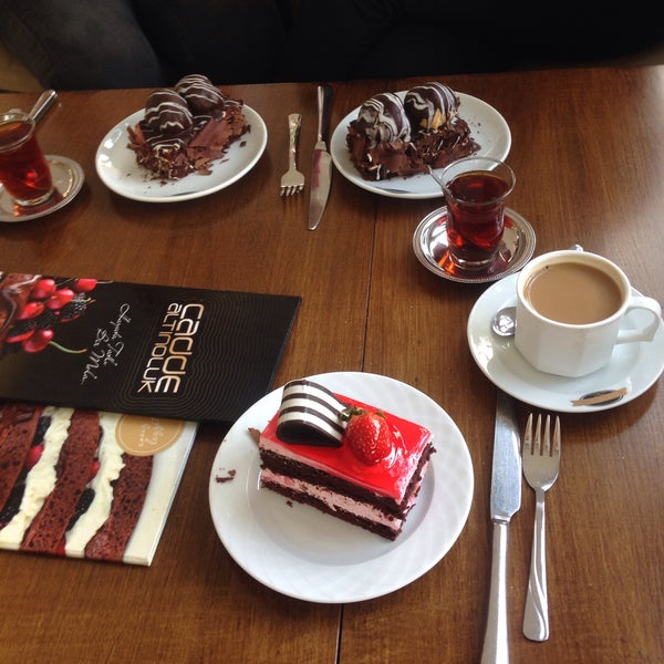 Das Foto wurde bei Cadde Pasta &amp; Cafe von Şevval A. am 10/12/2015 aufgenommen