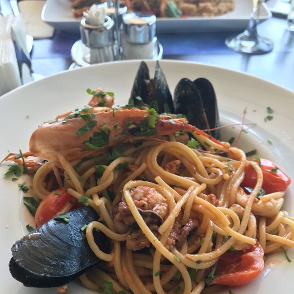 Снимок сделан в Restaurant Integra пользователем Vivian C. 6/4/2017