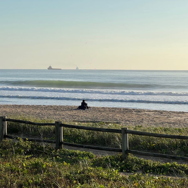 รูปภาพถ่ายที่ Praia Brava โดย Fernando J. เมื่อ 11/10/2022