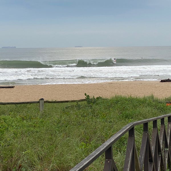รูปภาพถ่ายที่ Praia Brava โดย Fernando J. เมื่อ 1/26/2021