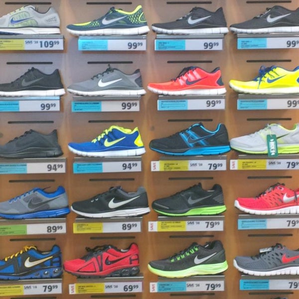 DICK'S Sporting Goods Sportzubehörladen in Chesterfield