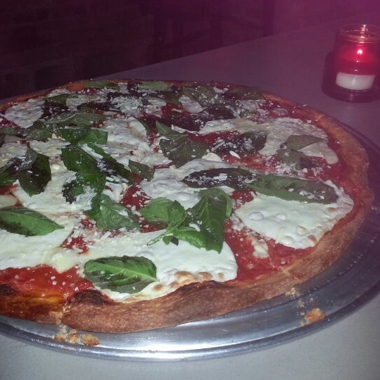 Снимок сделан в South Brooklyn Pizza пользователем Heather C. 9/19/2013